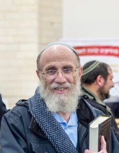 הרב חנוך הכהן פיוטרקובסקי בטקס חנוכת בית הכנסת החדש בהר ברכה | צילום: אריאל נוילדנר