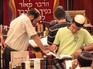 לומדים בבית המדרש