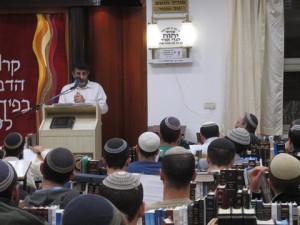 שיעורו של פרופ' זוהר עמר בישיבת הר ברכה - אכילת חגבים בתפוצות ישראל