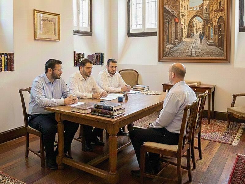 גדר ההפרדה: האיסור להשתתף בנישואי תערובת וחובת התוכחה