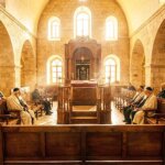 רביבים 1183 - כבוד חכמים והנצחת נדיבים: סדר העדיפויות בבית הכנסת