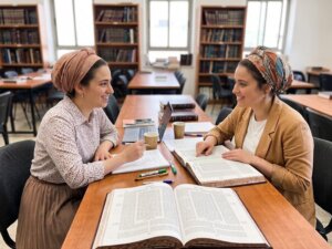 רביבים 1218 - לימוד גמרא ועיון לנשים