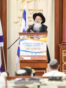 בתמונה הרב מלמד